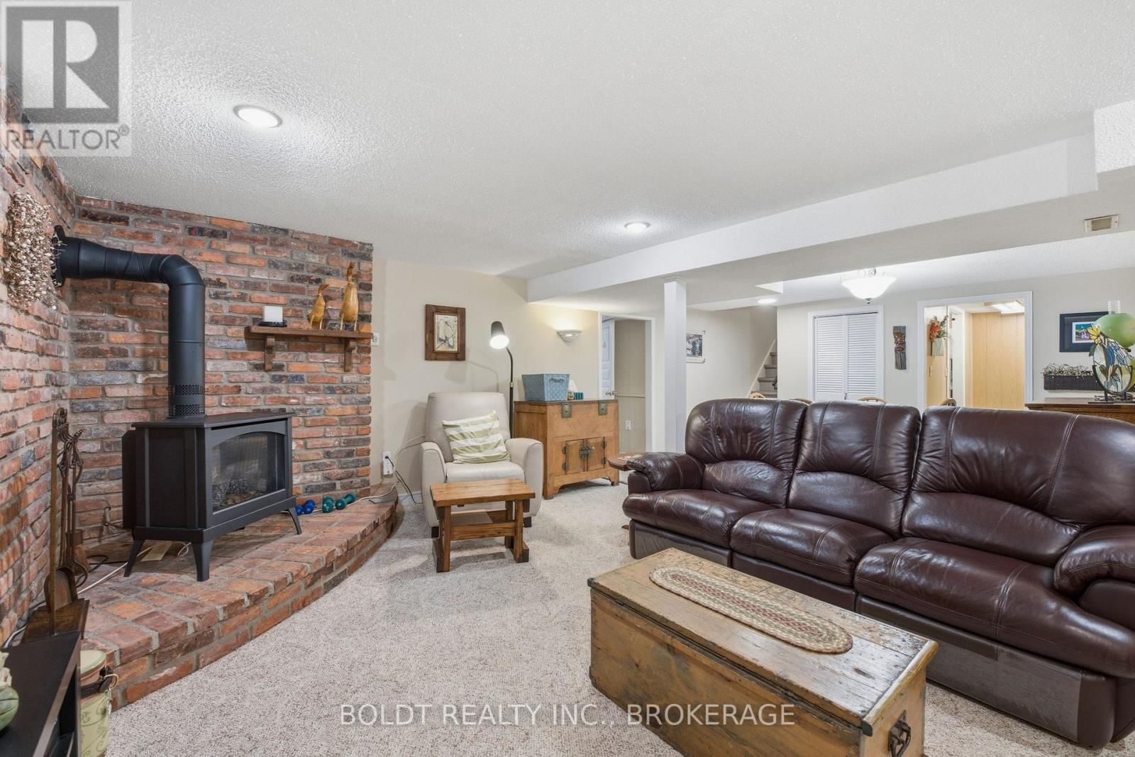 95 PRINCE CHARLES DRIVE Image 32