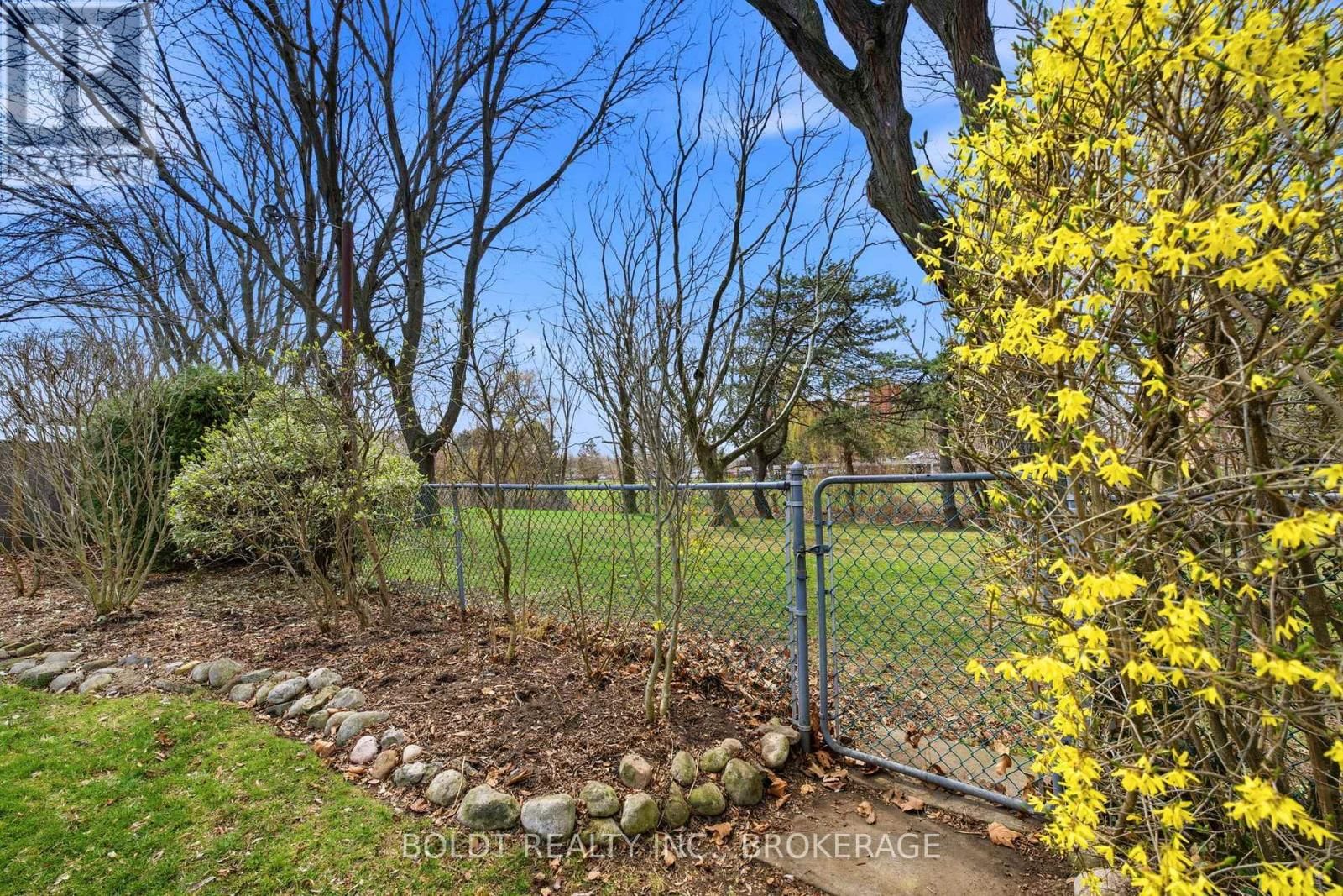 95 PRINCE CHARLES DRIVE Image 45