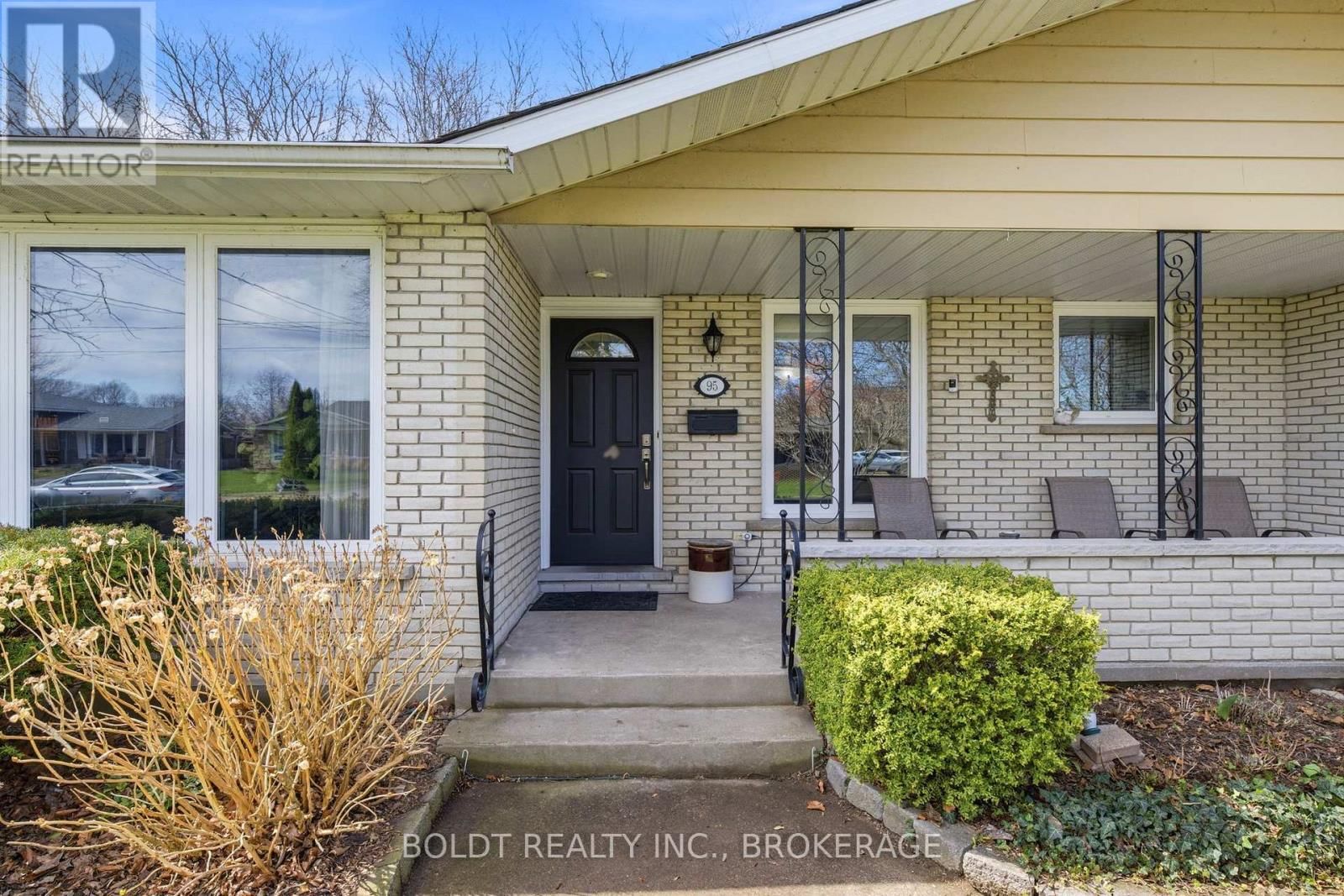 95 PRINCE CHARLES DRIVE Image 9