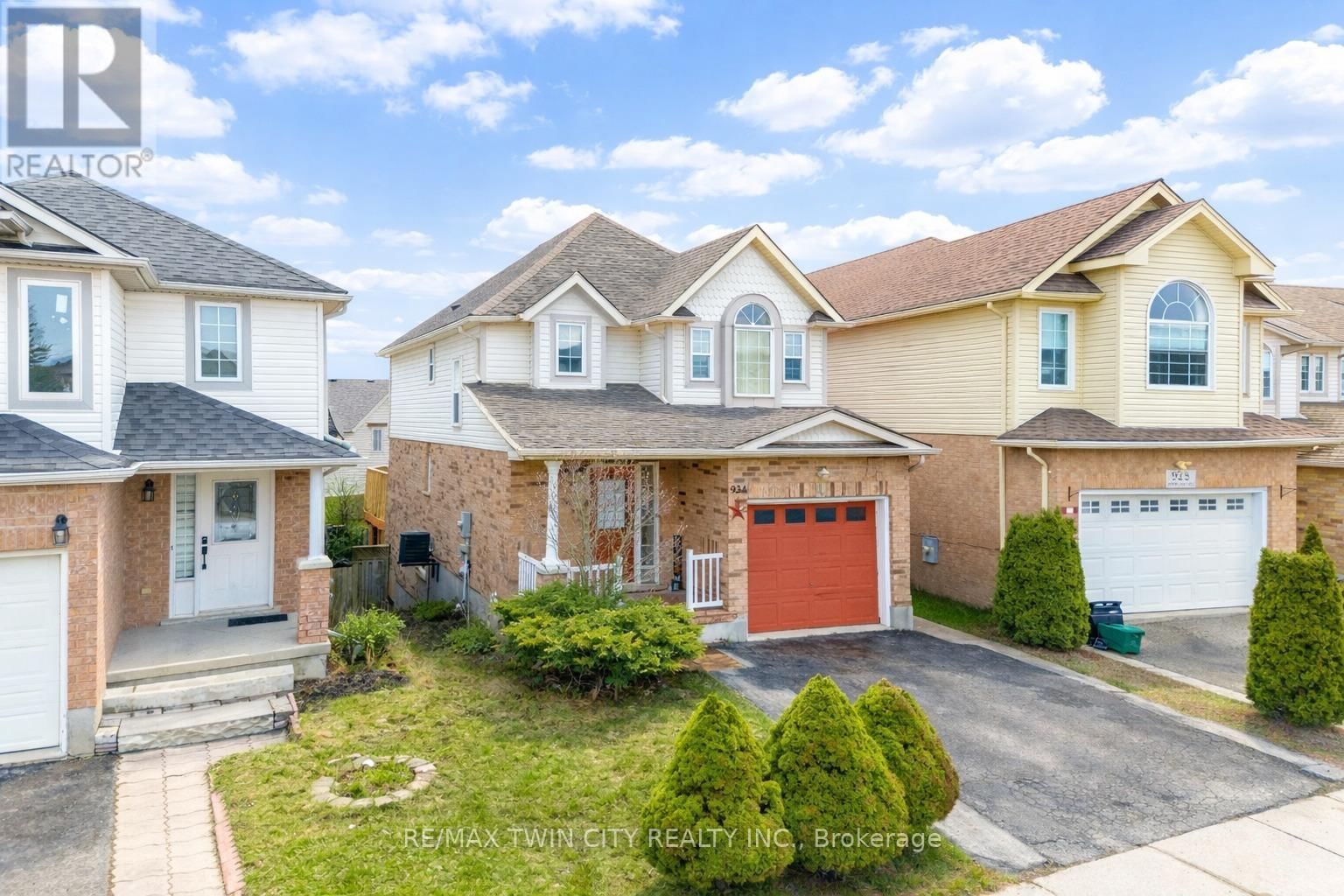 924 COPPER LEAF CRESCENT Image 2