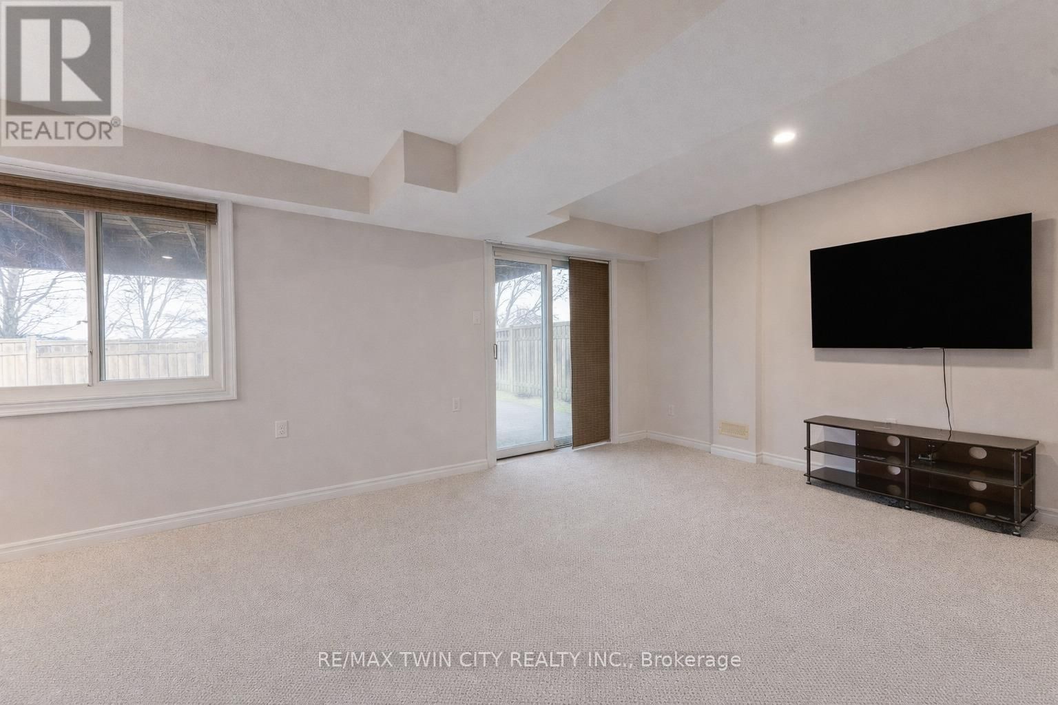 924 COPPER LEAF CRESCENT Image 27