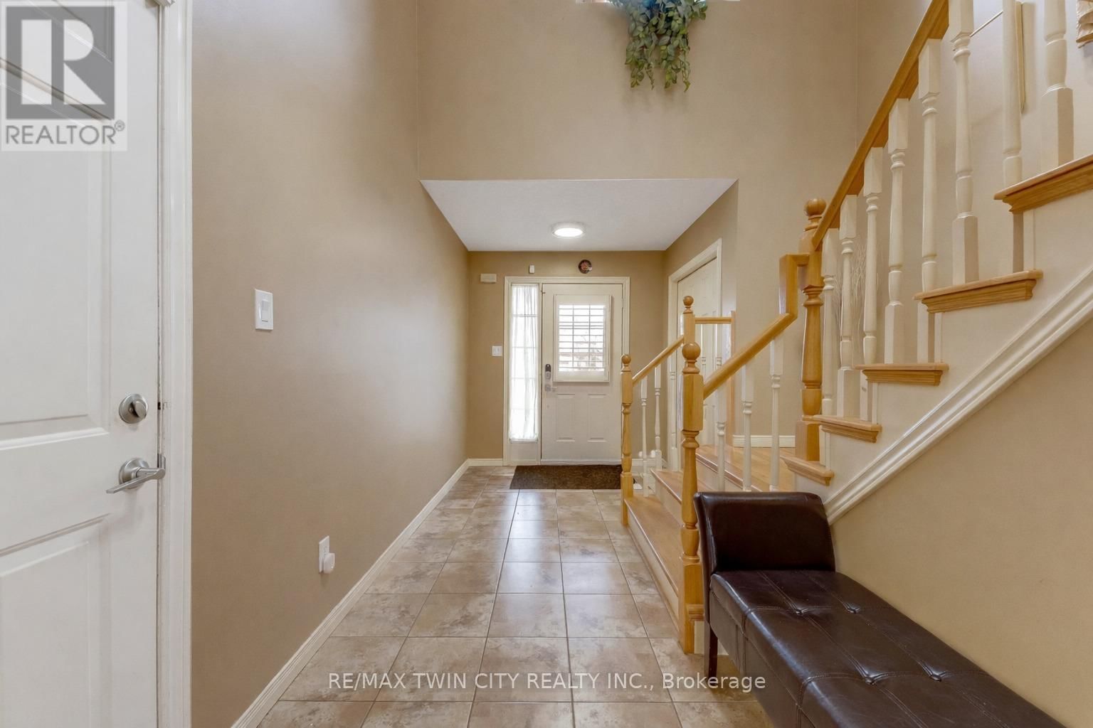 924 COPPER LEAF CRESCENT Image 3