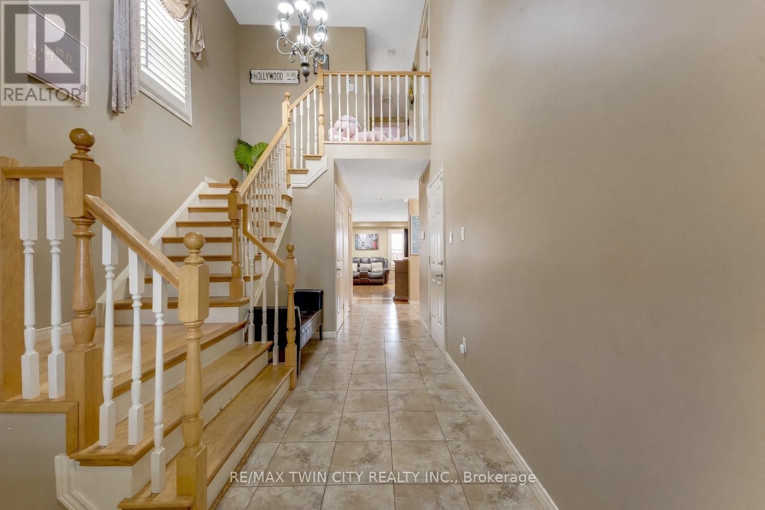 924 COPPER LEAF CRESCENT Image 4