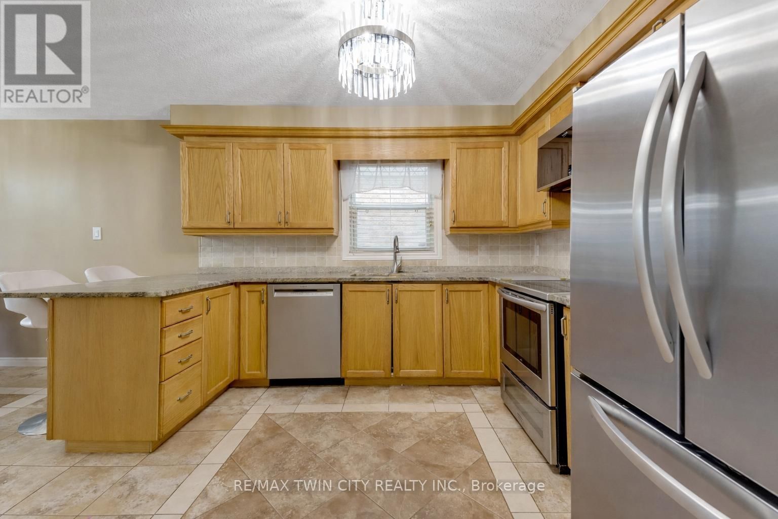 924 COPPER LEAF CRESCENT Image 5