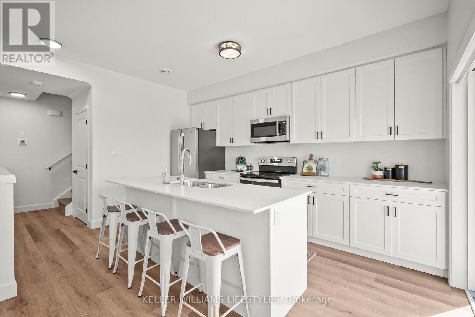 28 - 470 DARCY DRIVE Image 1