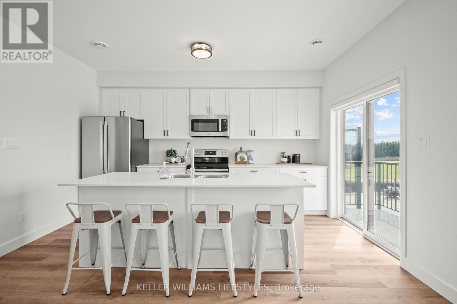 28 - 470 DARCY DRIVE Image 6