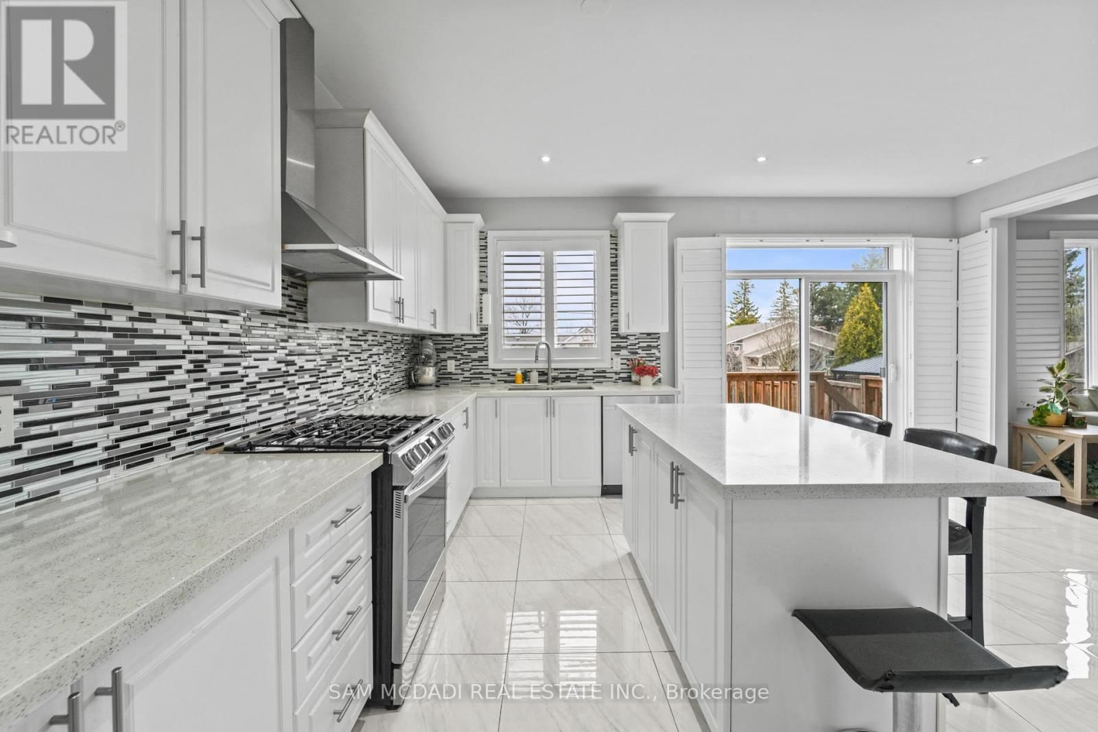 23 CHAUMONT DRIVE Image 12