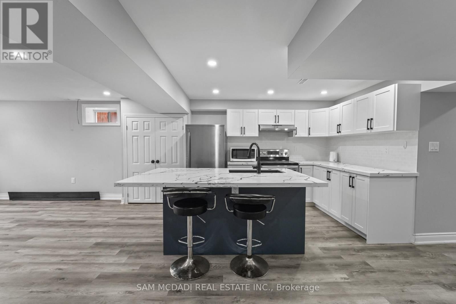 23 CHAUMONT DRIVE Image 35