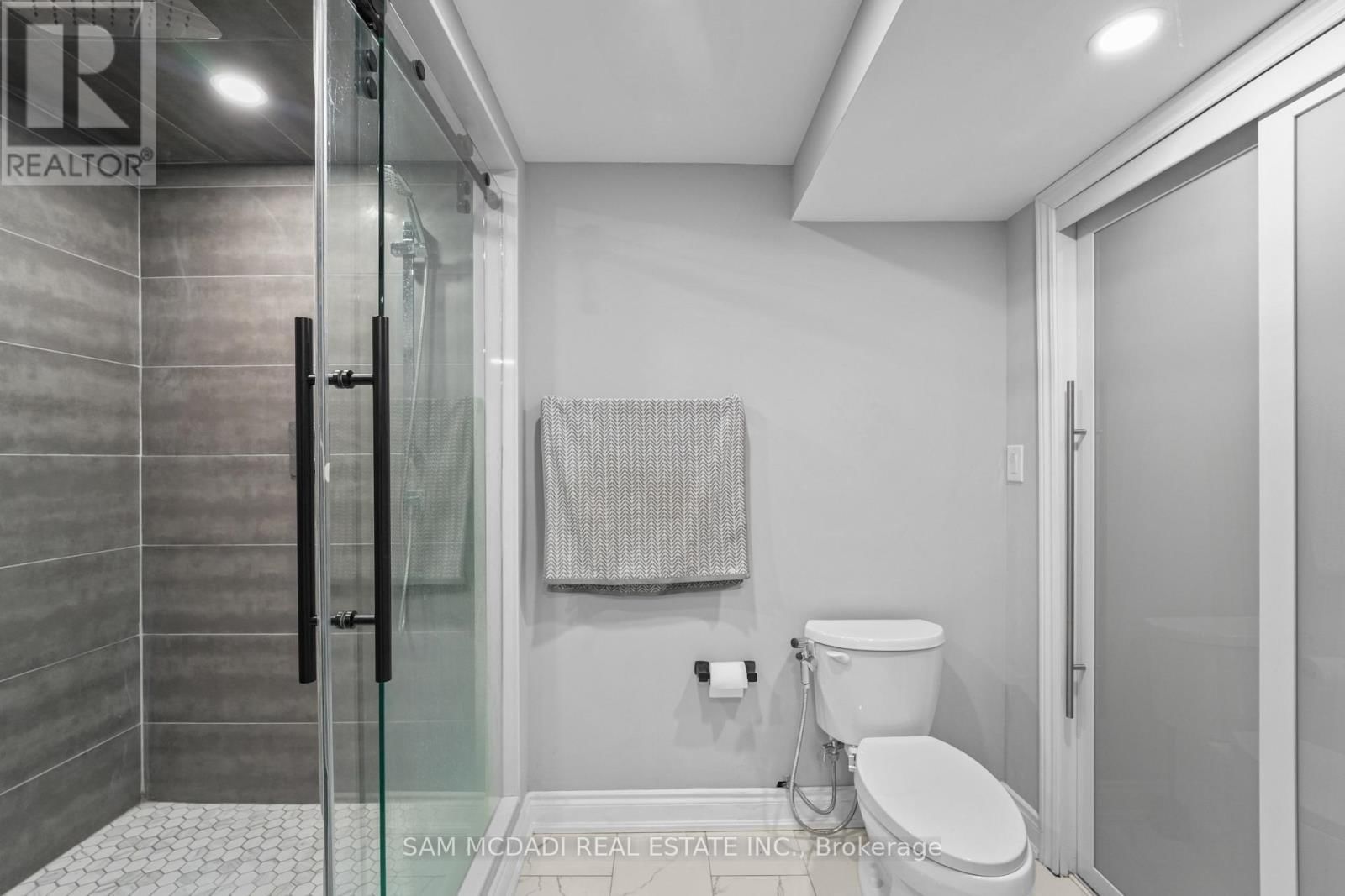 23 CHAUMONT DRIVE Image 43