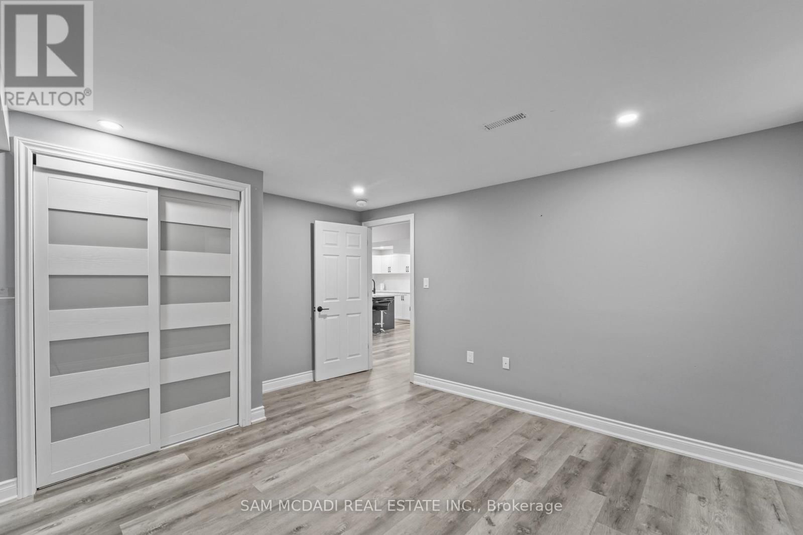 23 CHAUMONT DRIVE Image 46