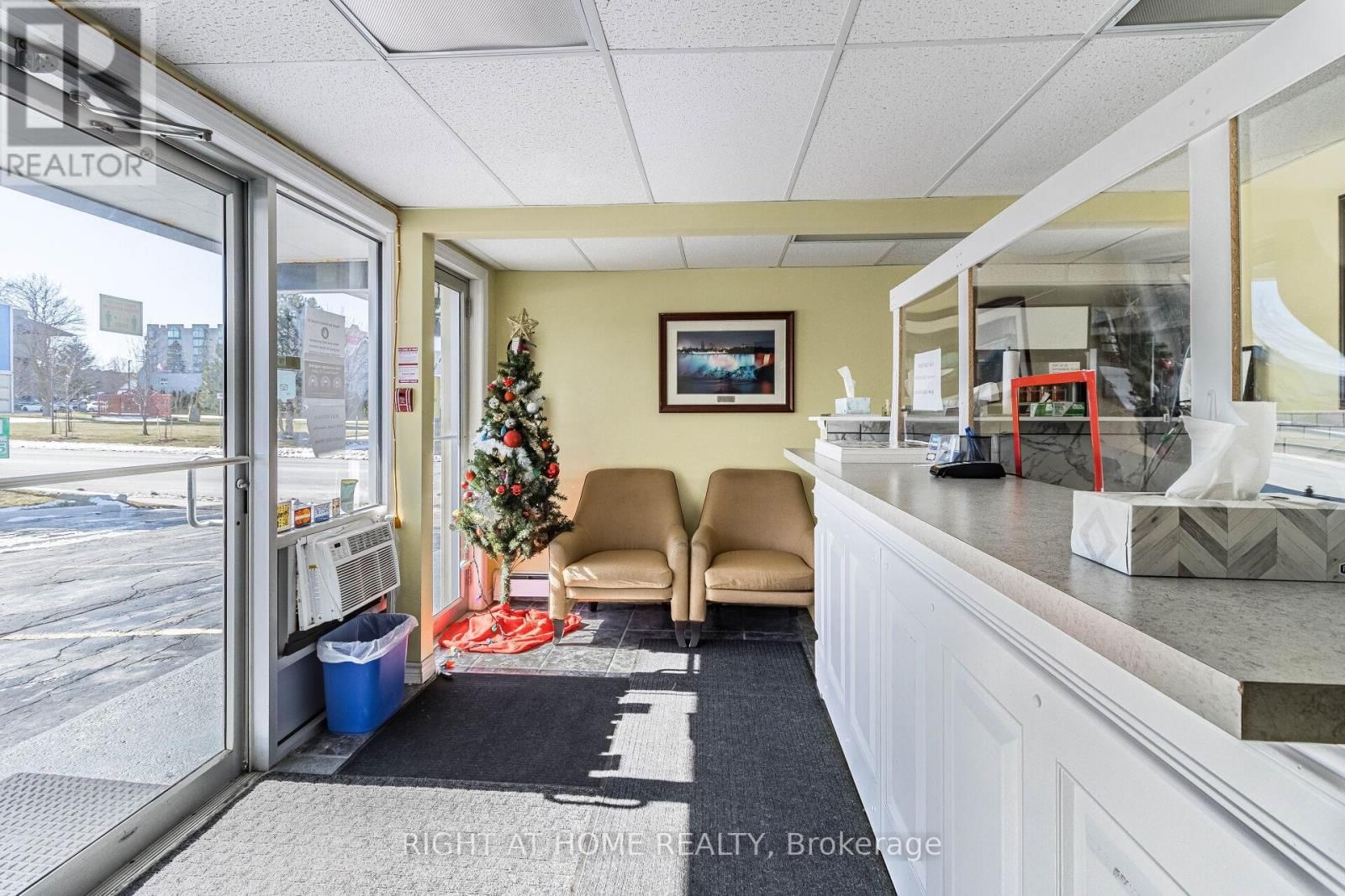 5958 FALLSVIEW BOULEVARD Image 1