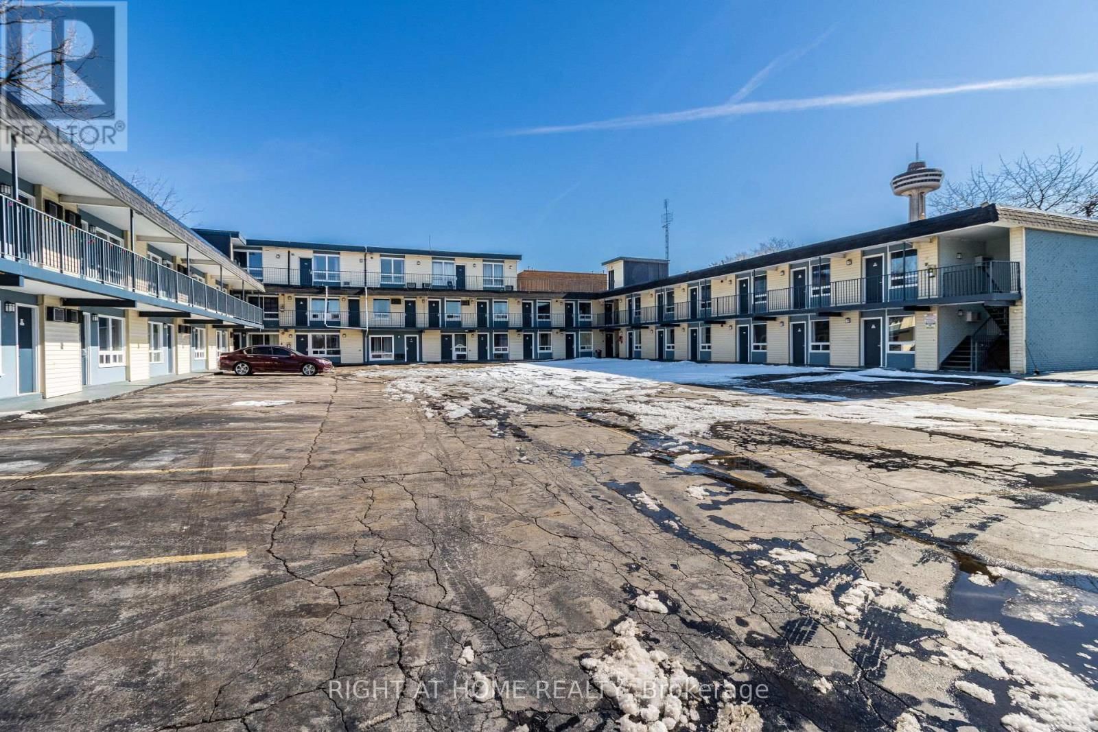 5958 FALLSVIEW BOULEVARD Image 24