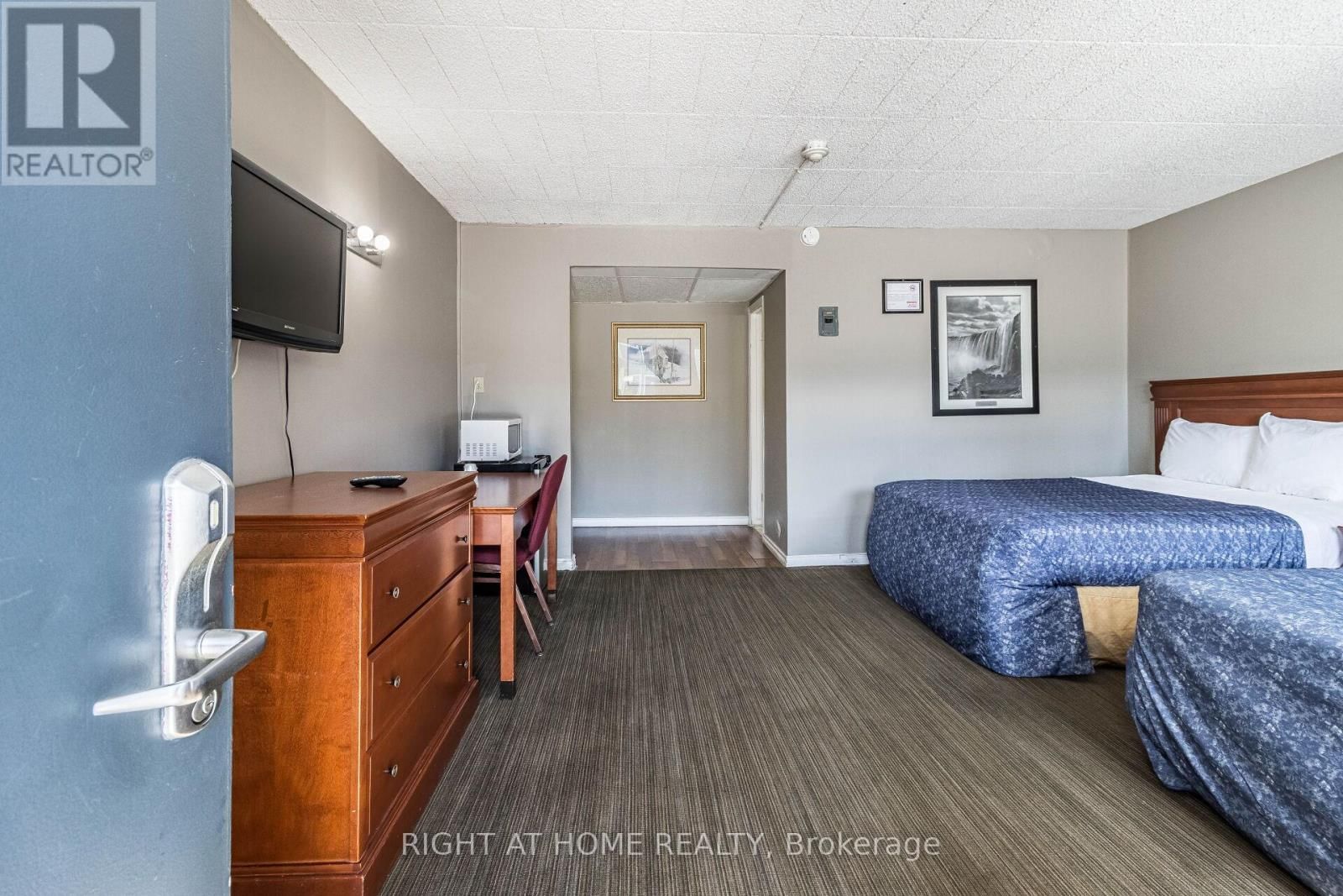 5958 FALLSVIEW BOULEVARD Image 30