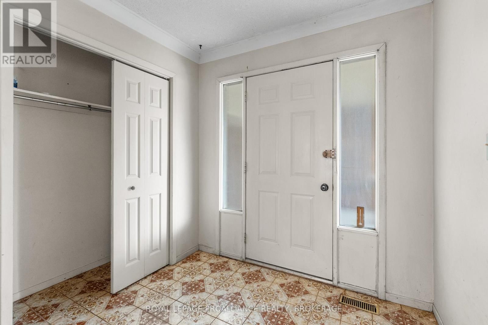 530 ROOSEVELT DRIVE Image 6