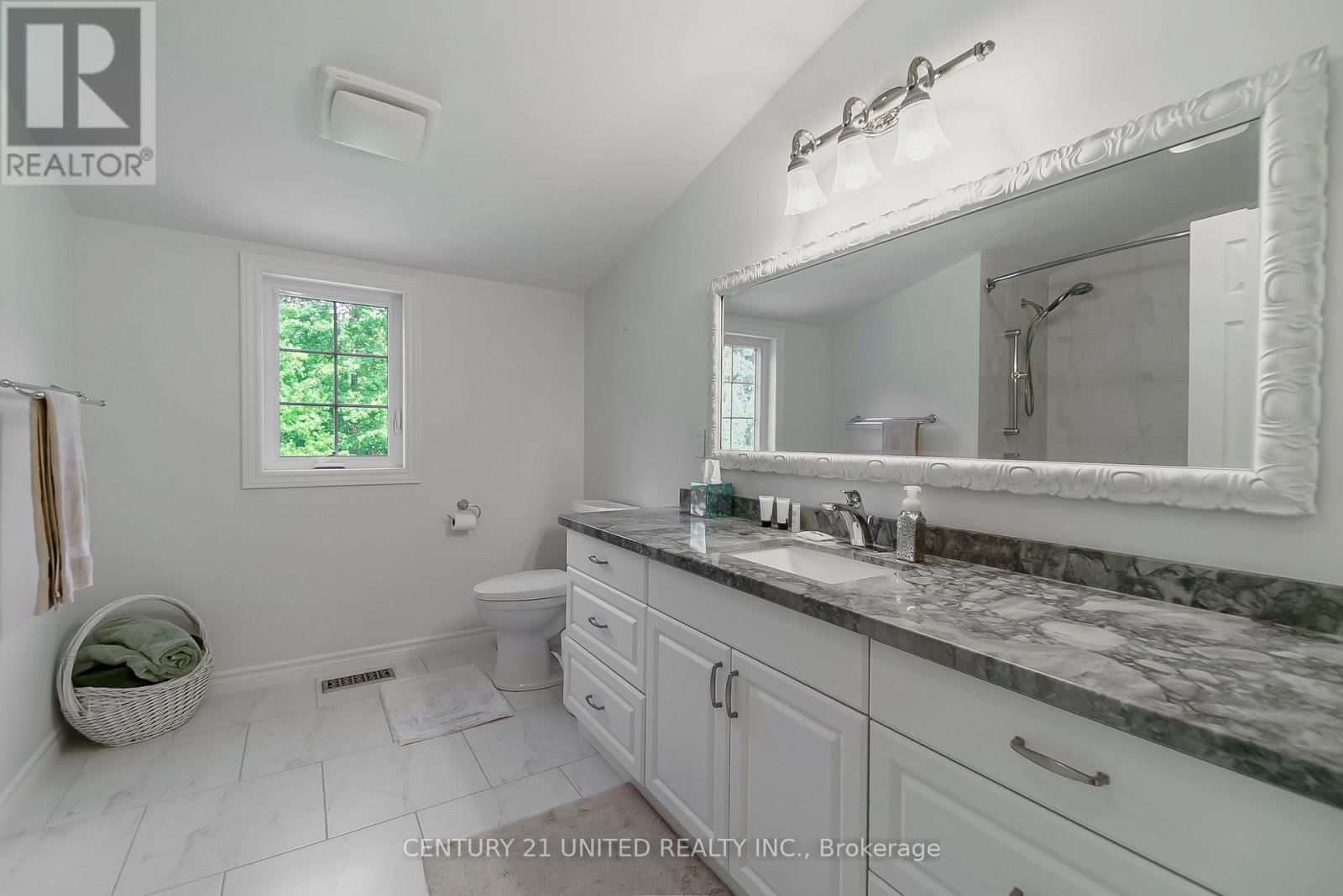 1656 CHAMPLAIN DRIVE Image 30