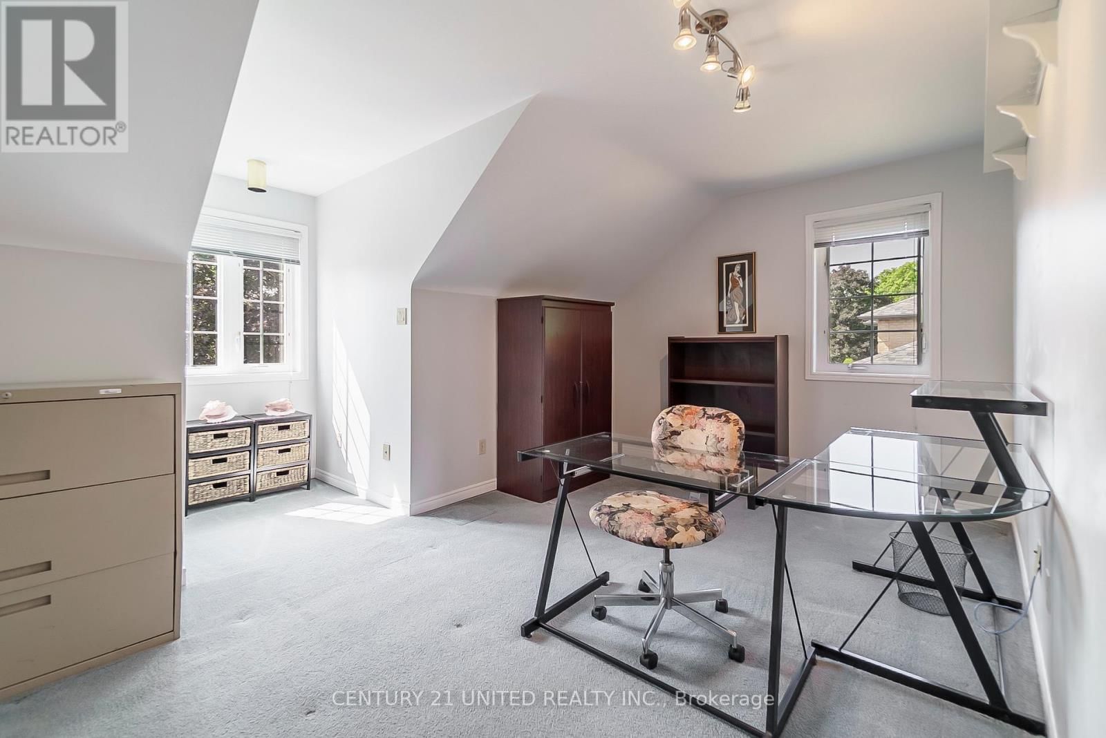 1656 CHAMPLAIN DRIVE Image 34