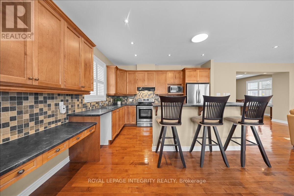 638 ROSEHILL AVENUE Image 18