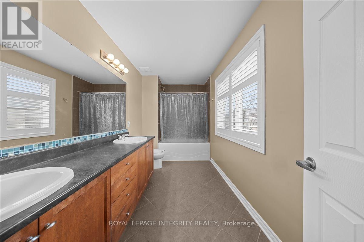 638 ROSEHILL AVENUE Image 32