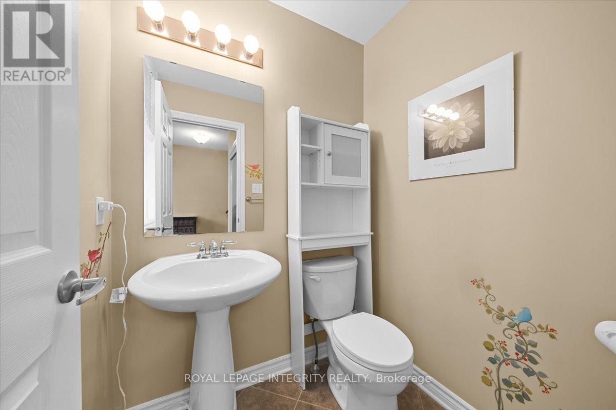 638 ROSEHILL AVENUE Image 9