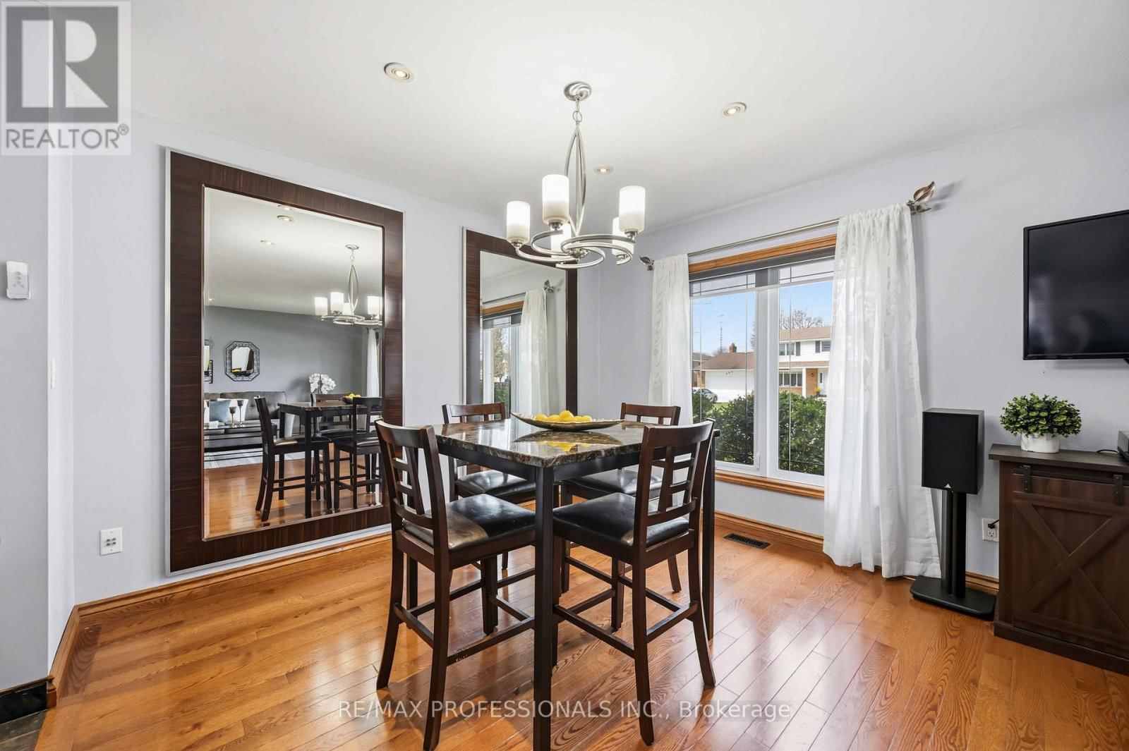 812 DANBURY CRESCENT Image 11