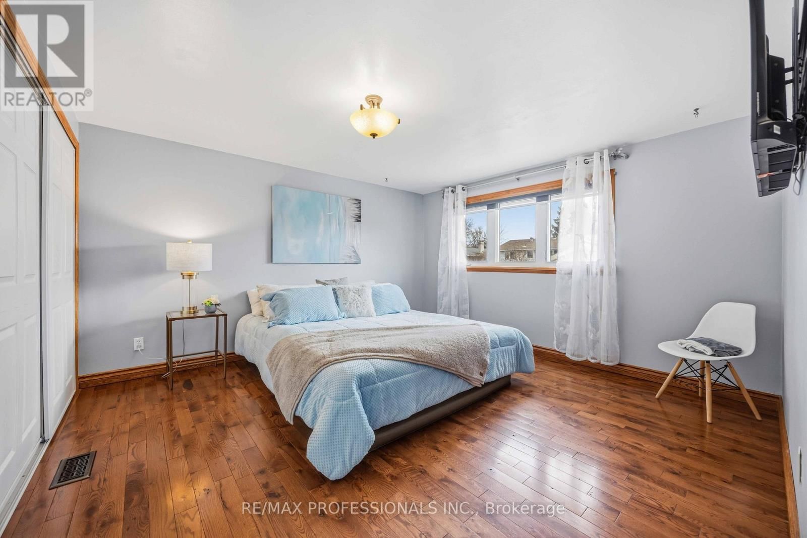 812 DANBURY CRESCENT Image 17