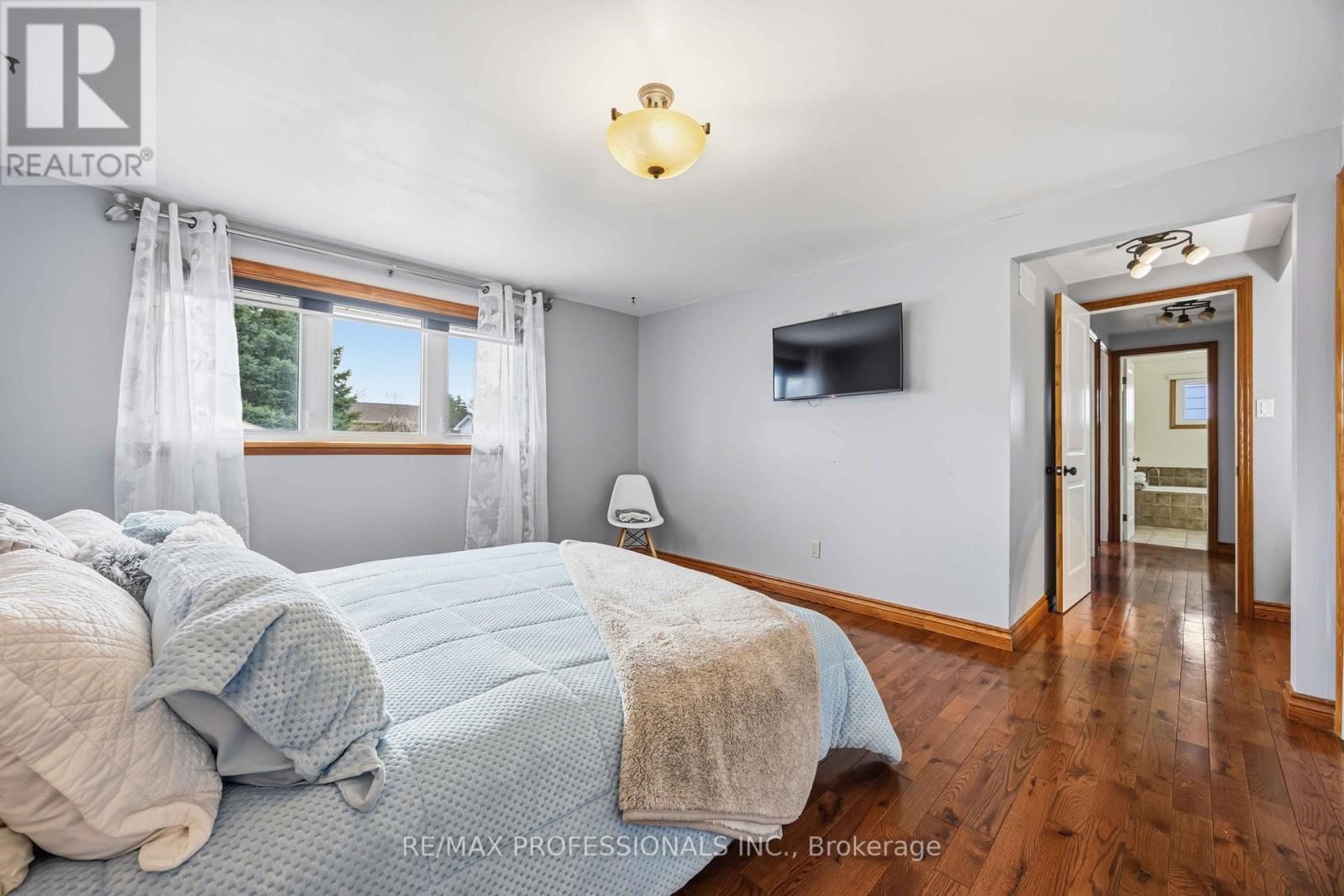 812 DANBURY CRESCENT Image 20