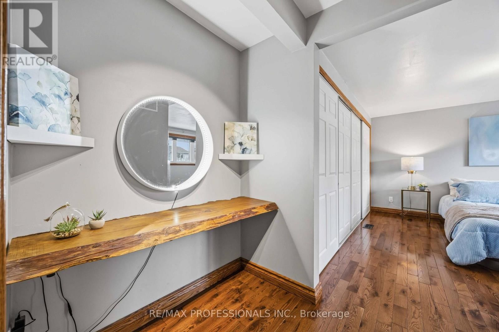 812 DANBURY CRESCENT Image 21