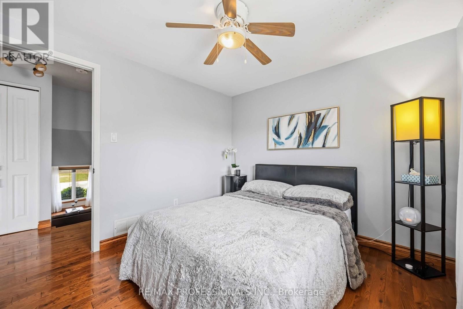 812 DANBURY CRESCENT Image 23