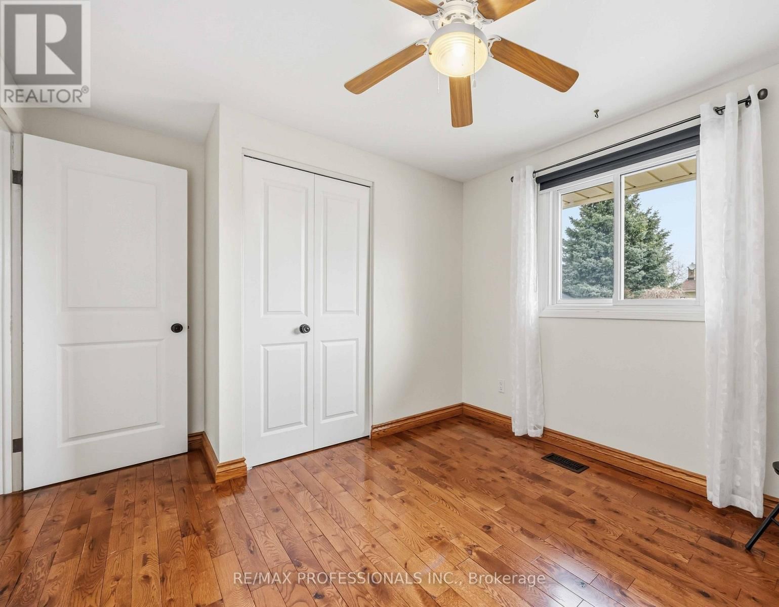 812 DANBURY CRESCENT Image 25