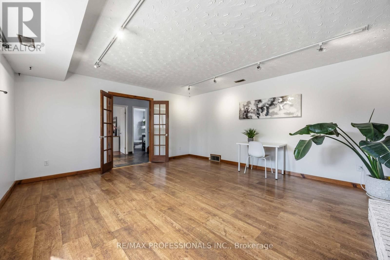 812 DANBURY CRESCENT Image 29