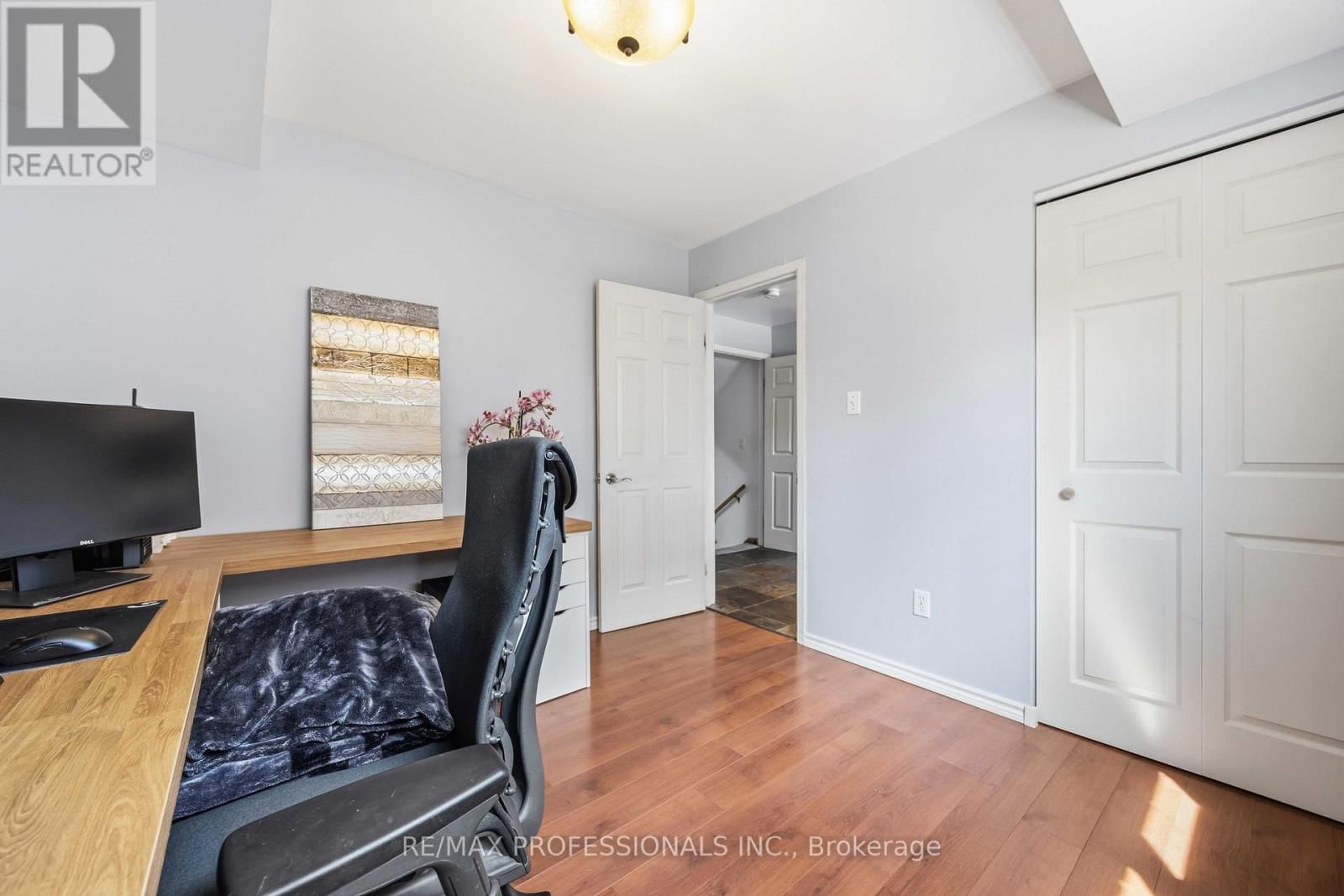 812 DANBURY CRESCENT Image 32