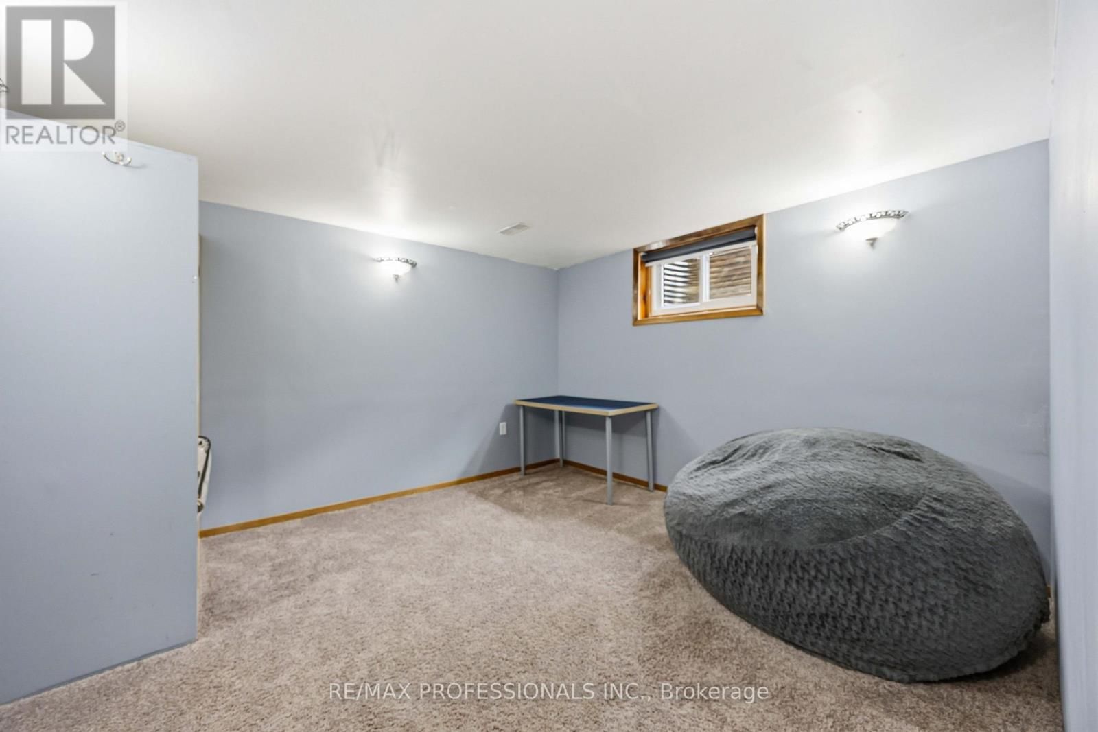 812 DANBURY CRESCENT Image 38