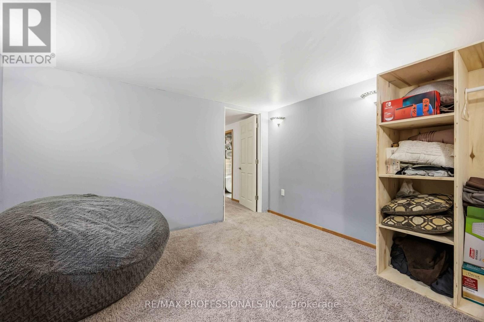 812 DANBURY CRESCENT Image 39