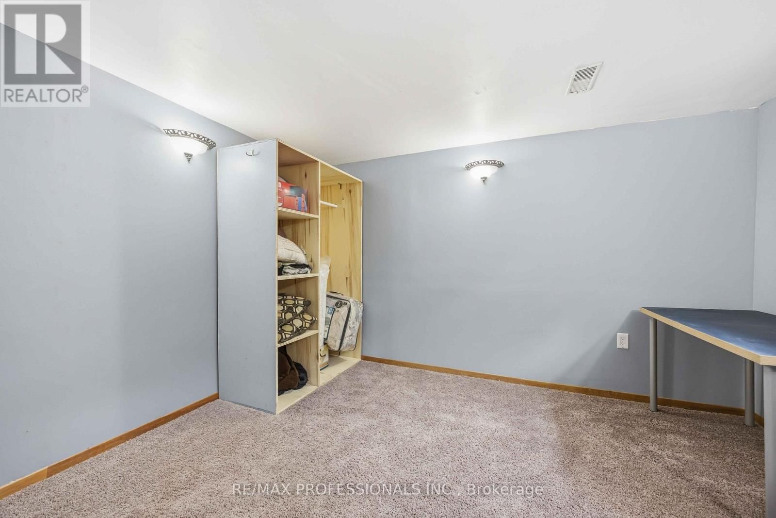 812 DANBURY CRESCENT Image 40