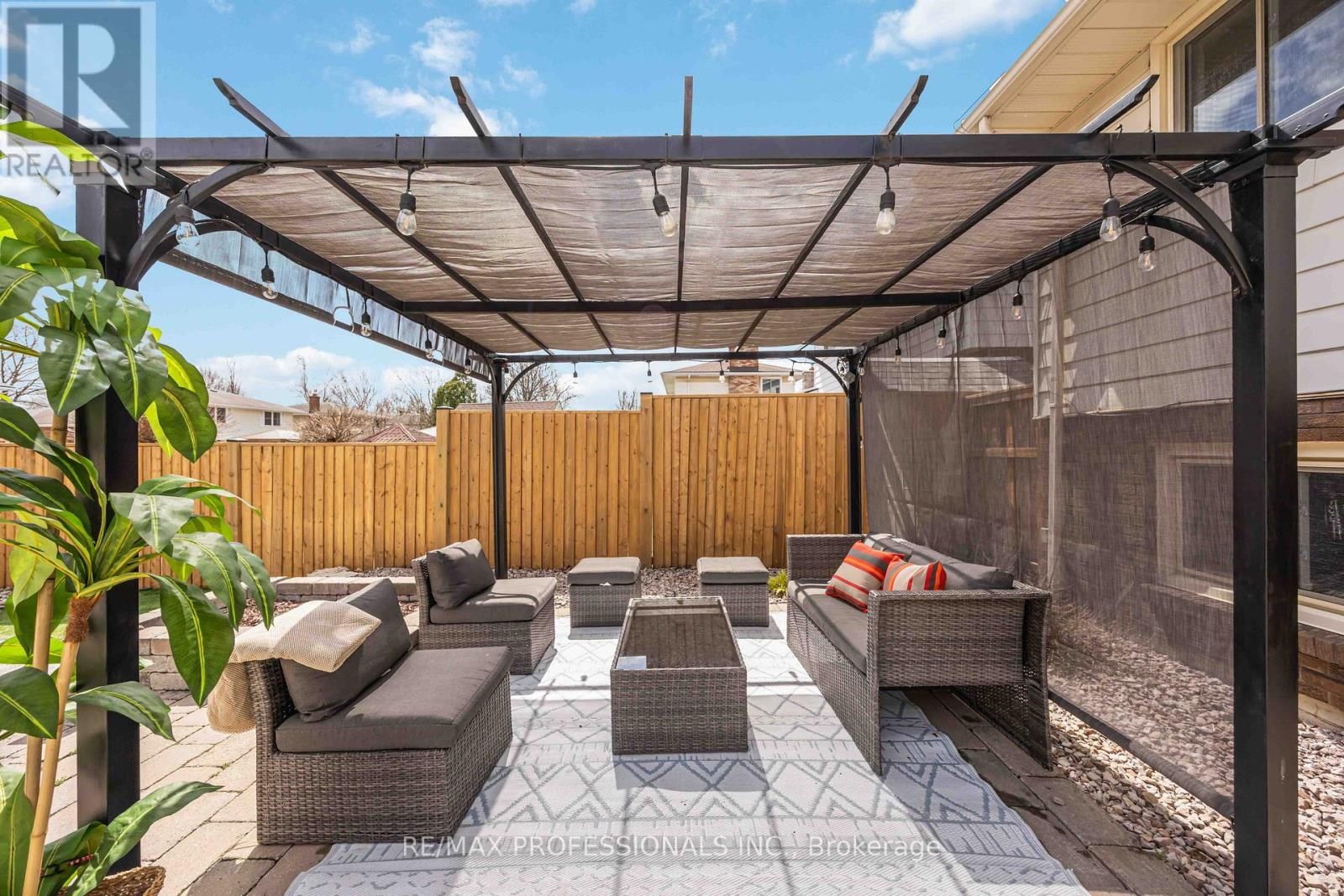 812 DANBURY CRESCENT Image 41