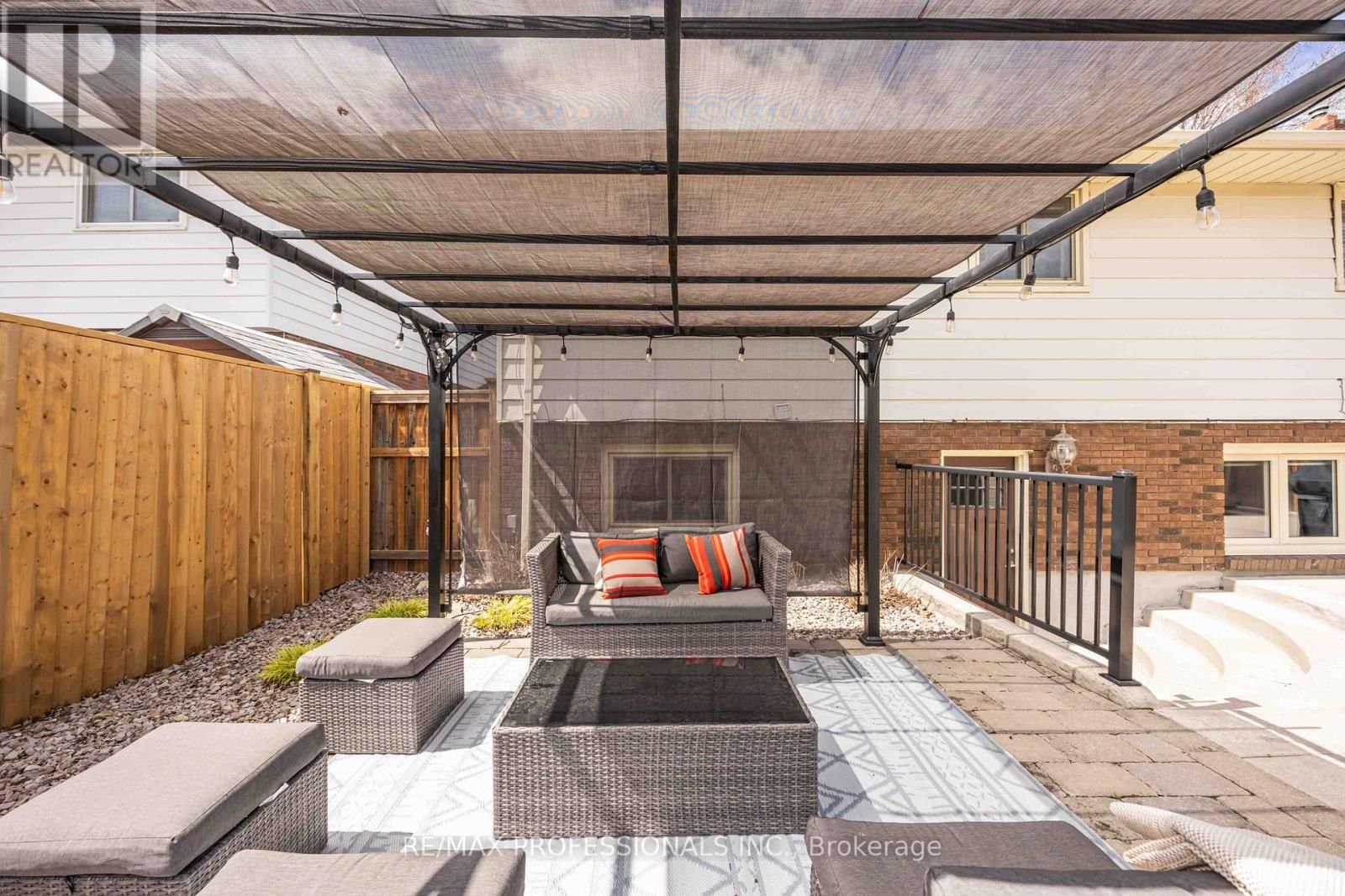 812 DANBURY CRESCENT Image 42