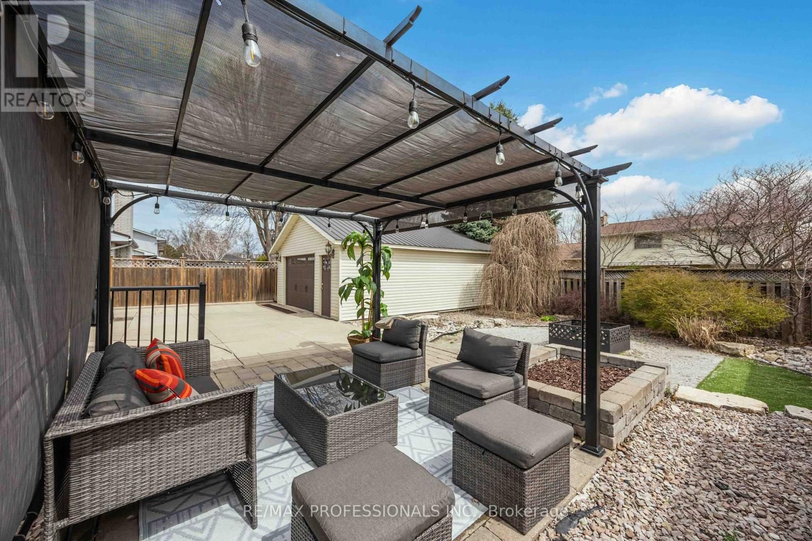 812 DANBURY CRESCENT Image 43