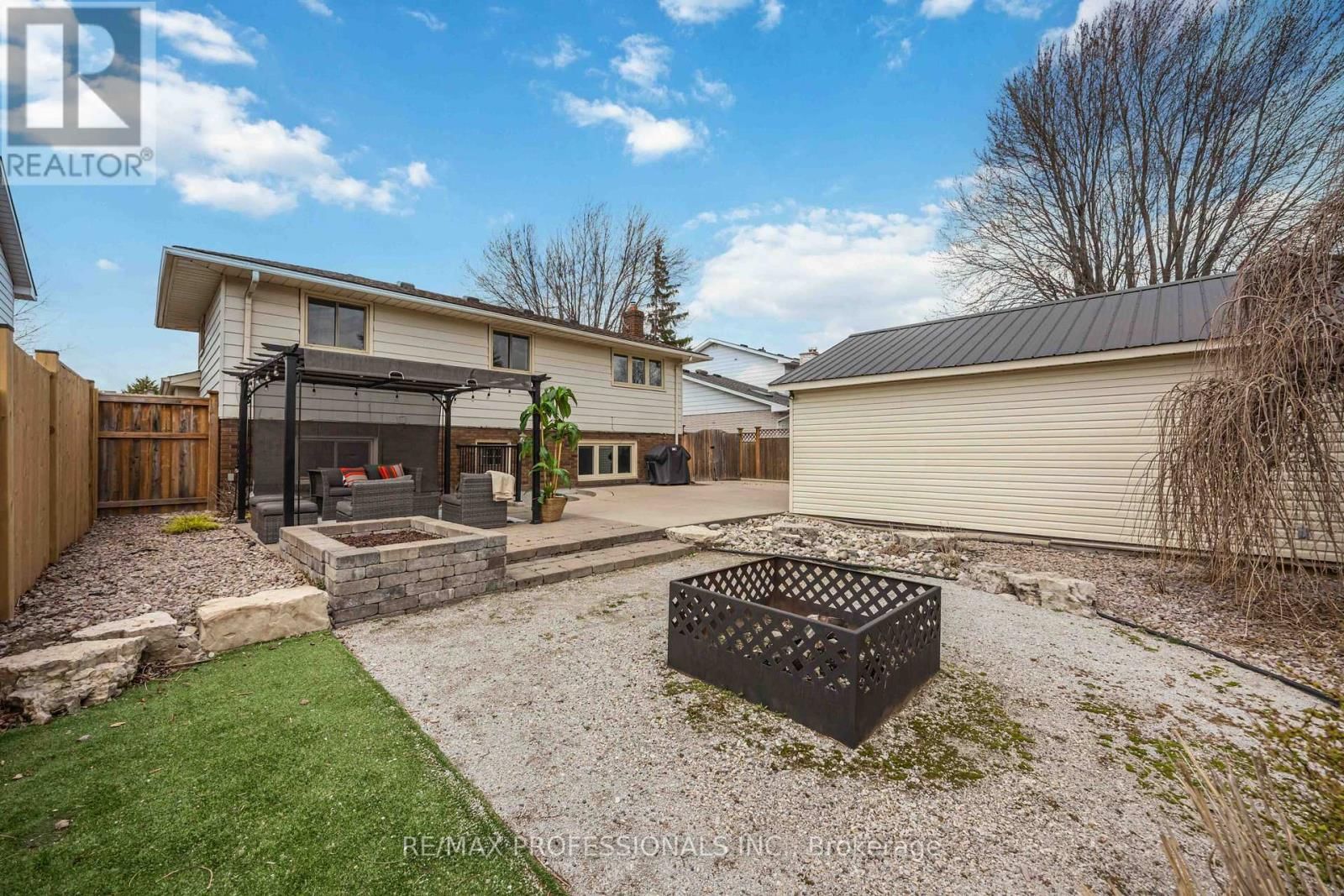 812 DANBURY CRESCENT Image 45