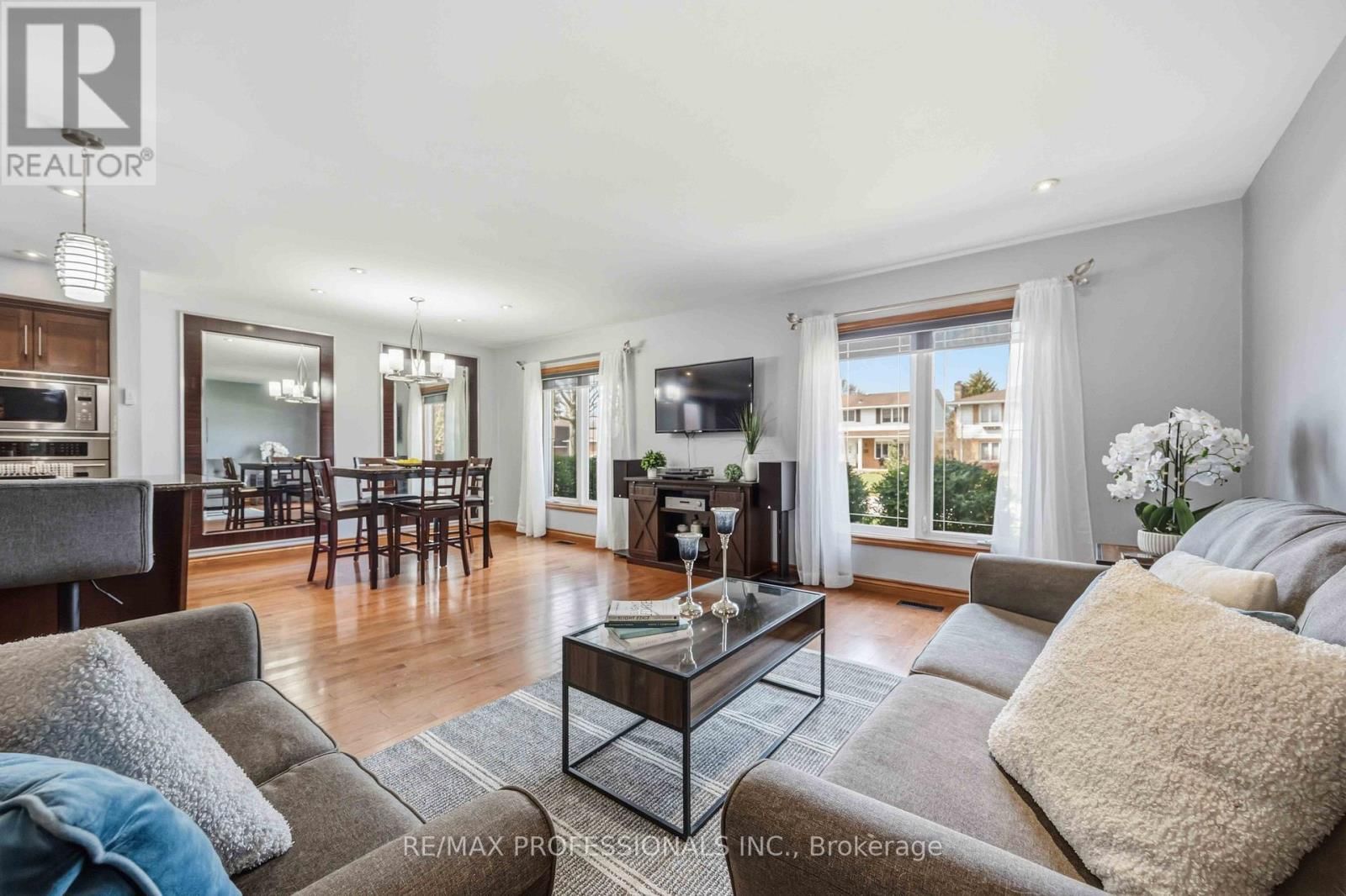 812 DANBURY CRESCENT Image 5