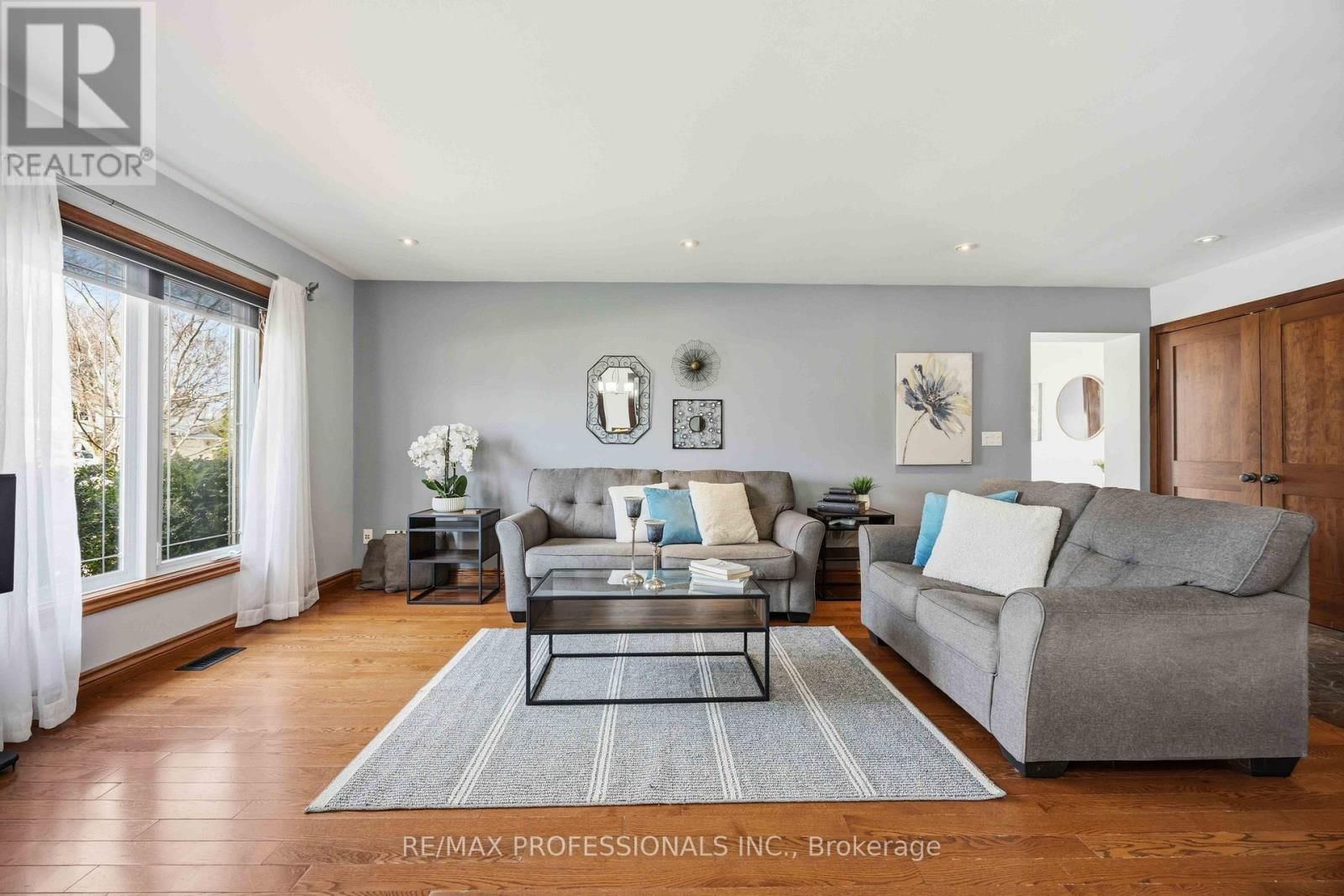 812 DANBURY CRESCENT Image 7