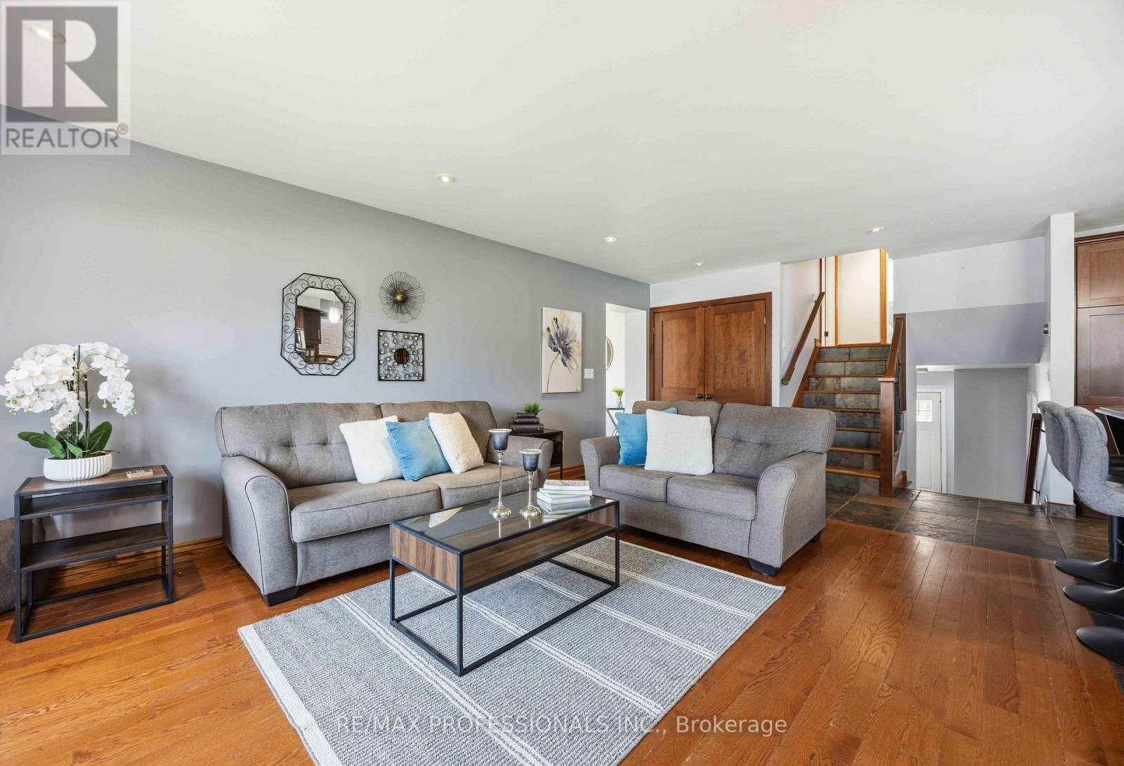 812 DANBURY CRESCENT Image 8