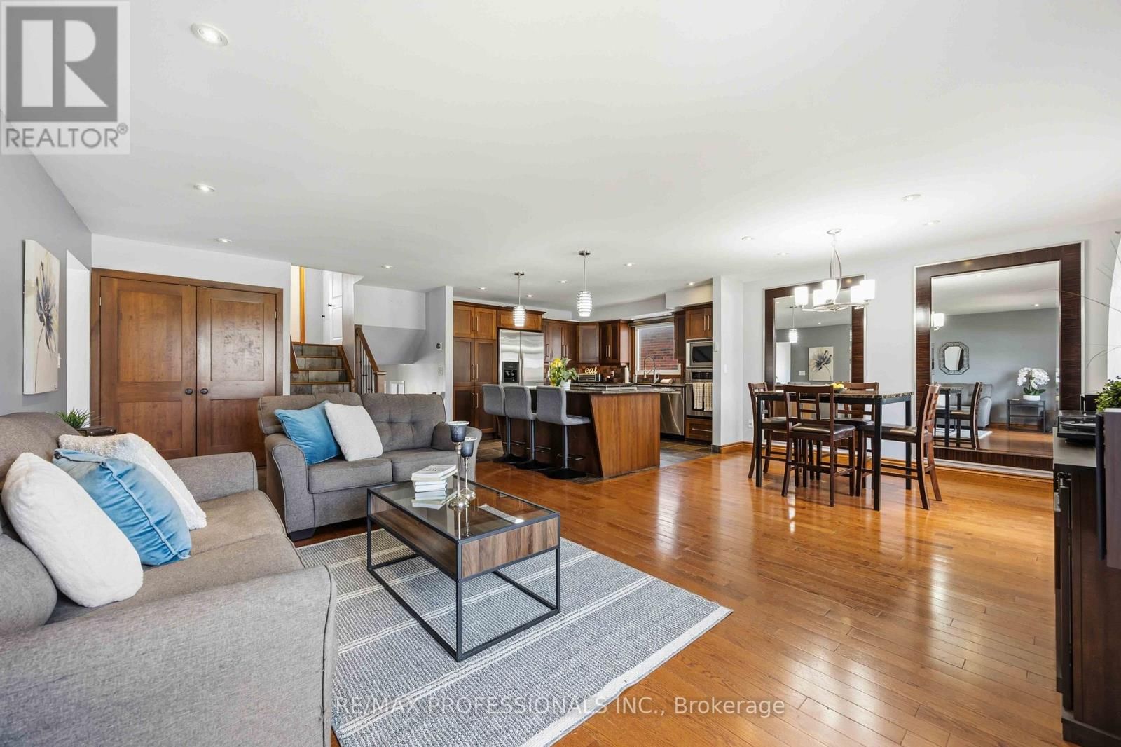 812 DANBURY CRESCENT Image 9