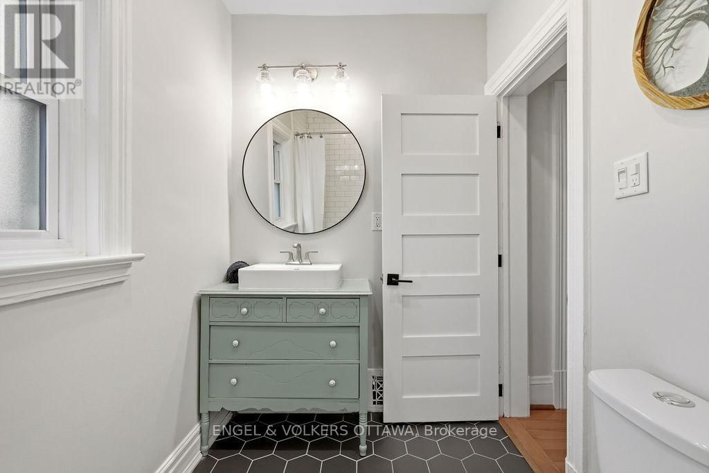 475 KENT STREET Image 23