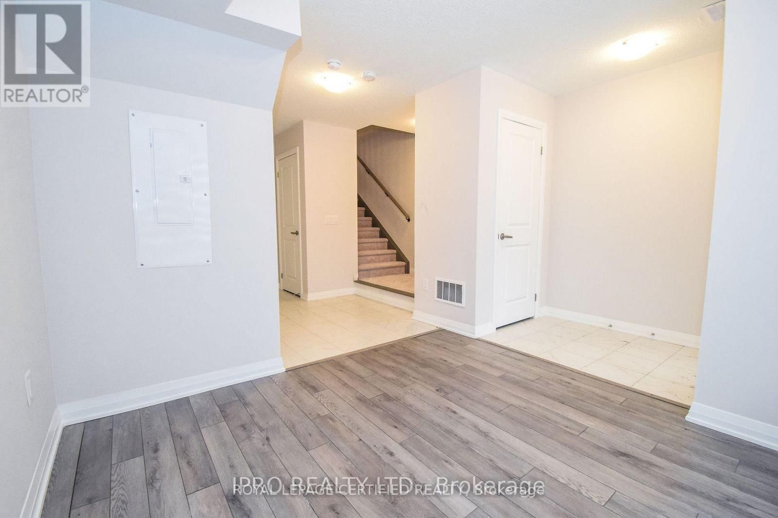 404 - 585 COLBORNE STREET EAST Image 5