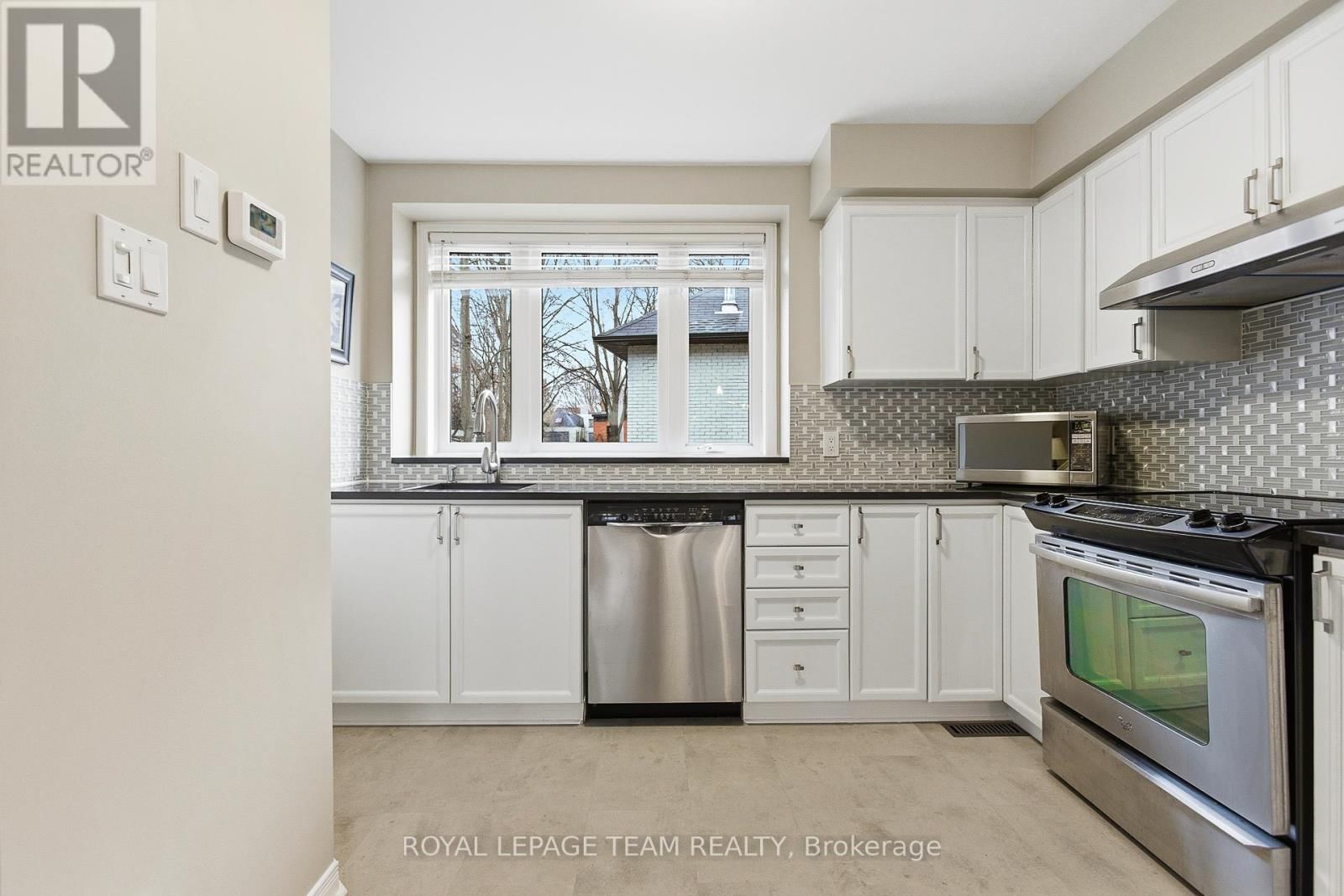 10 CORNERSTONE PRIVATE Image 11