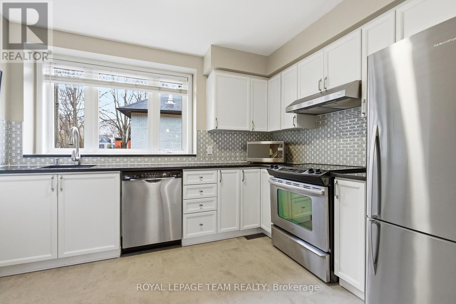 10 CORNERSTONE PRIVATE Image 12