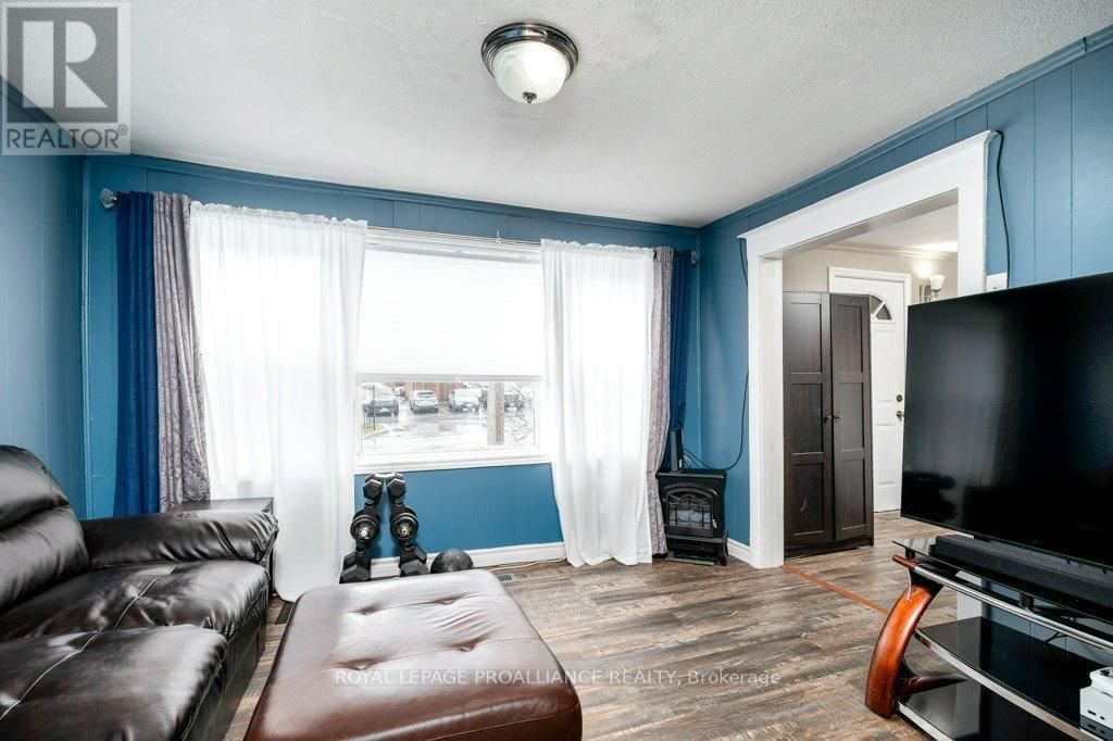 17 MEYERS STREET Image 12