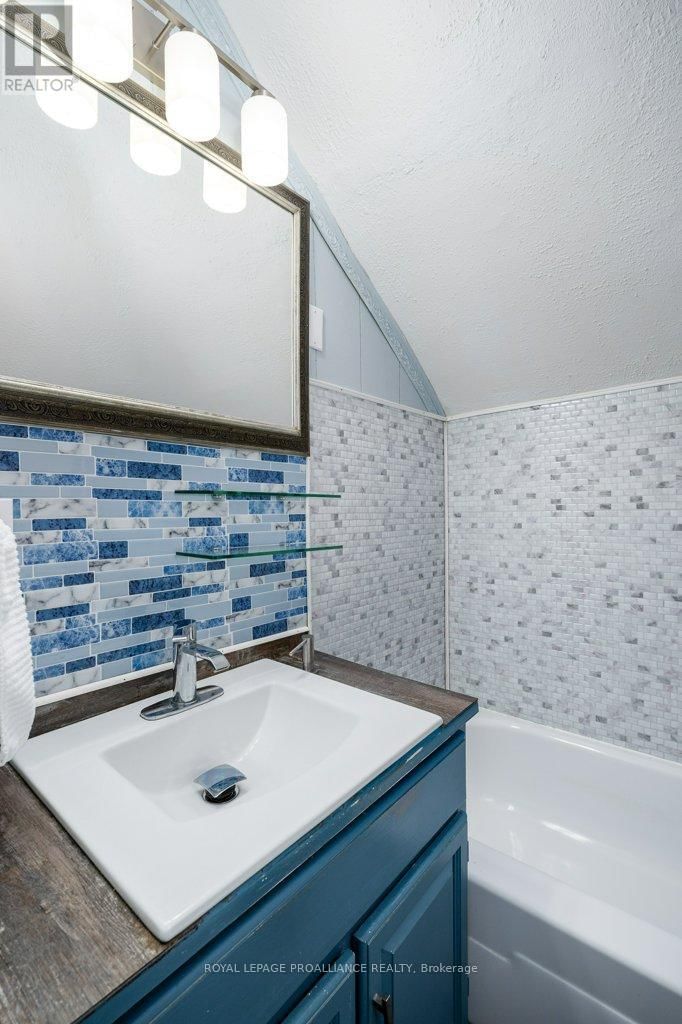 17 MEYERS STREET Image 21