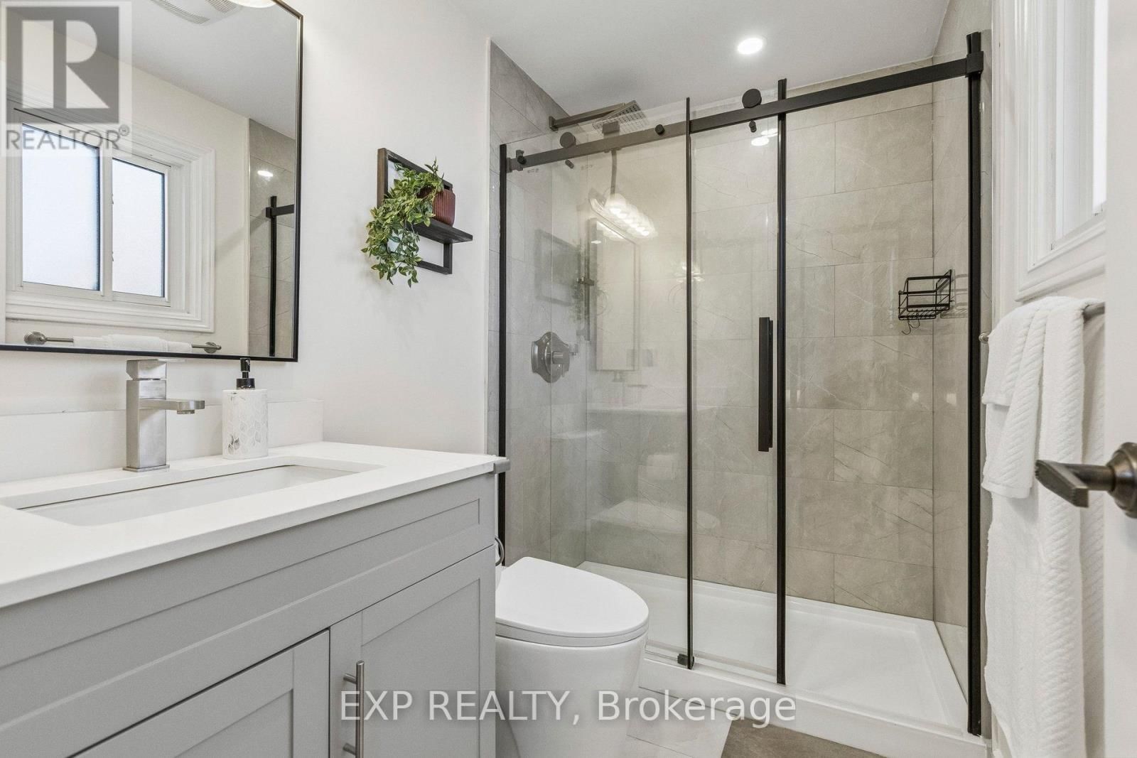 370 STEPHANIE DRIVE Image 16