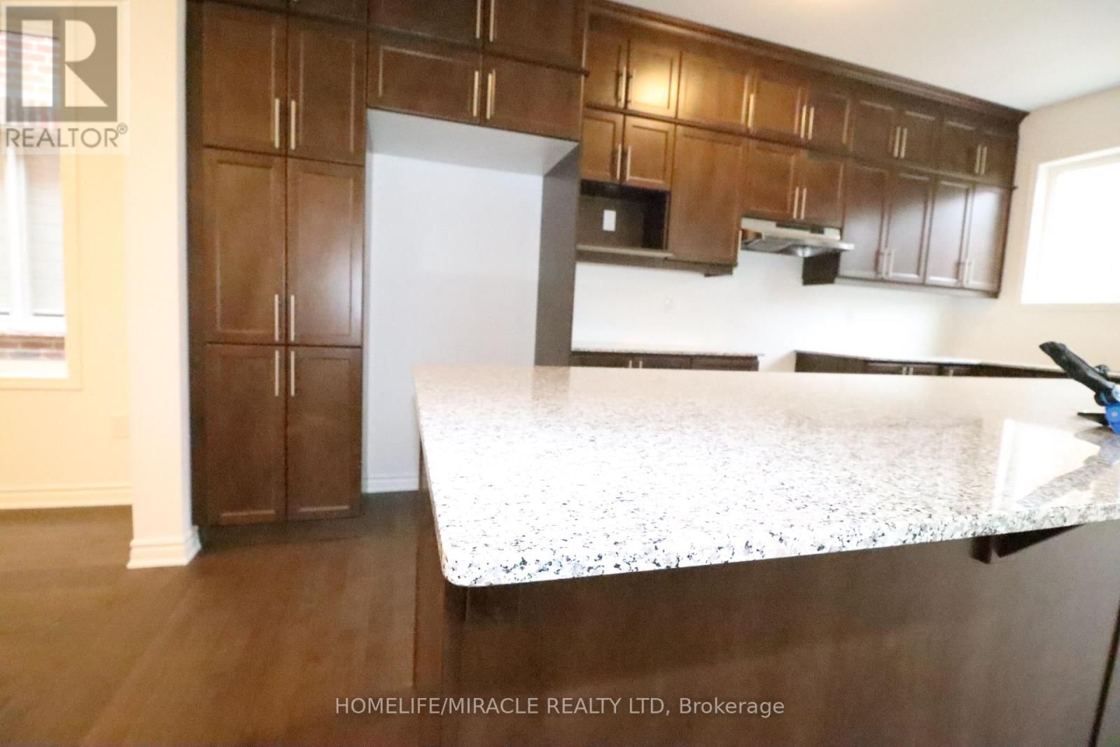 2 - 278 FORESTWALK STREET Image 13